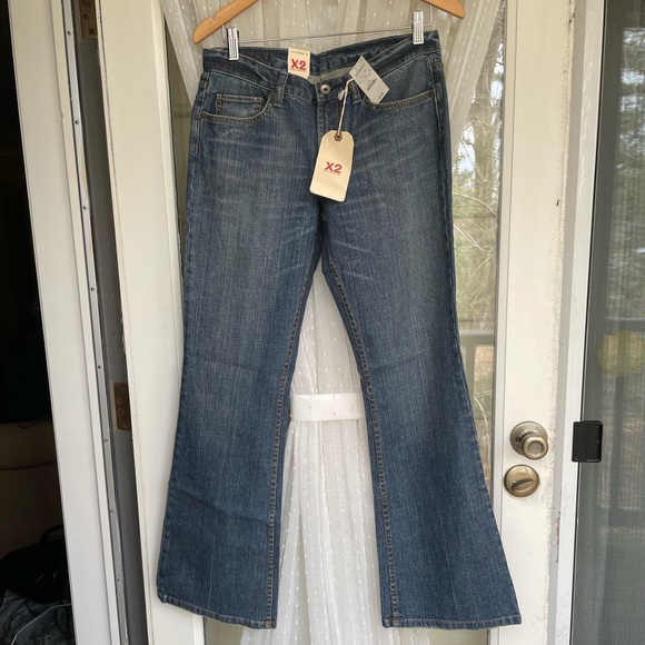 Express. X2 jeans with floral embroidery on back pockets. - Picture 2 of 9